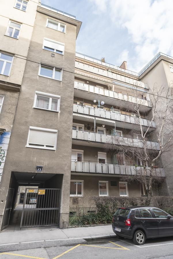 Апартаменты Hideaway Am Tabor Вена Экстерьер фото